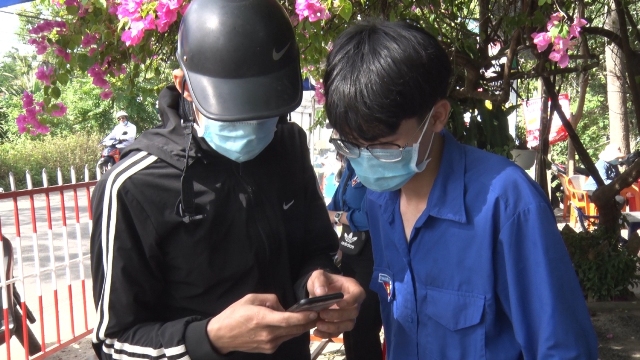Đoàn viên thanh niên Thành phố Tam Kỳ xung kích tuyên truyền thực hiện dịch vụ công trực tuyến mức độ 3,4