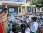 Các em học sinh trường TH Nguyễn Văn Trỗi tham gia trả lời nhận biết những sai phạm trong việc thực hiện An toàn giao thông