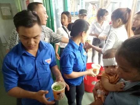 Tân Thạnh: Tổ chức chương trình “Bát cháo tình thương” tại bệnh viện nhi Quảng Nam.