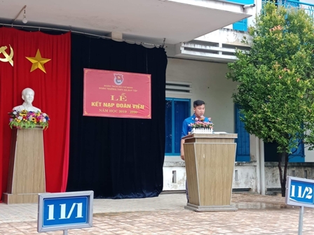 Đoàn trường THPT Hà Huy Tập: kết nạp đoàn viên mới đợt 1, năm học 2019-2020