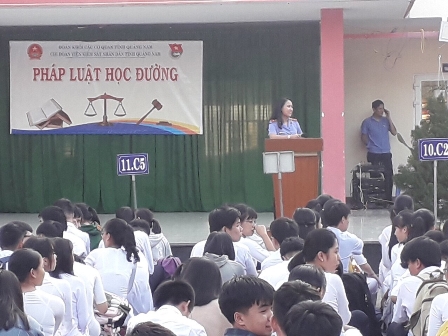 Chi đoàn VKSND tỉnh Quảng Nam và Đoàn trường THPT Lê Qúy Đôn tổ chức chương trình Pháp luật học đường năm học 2019-2020