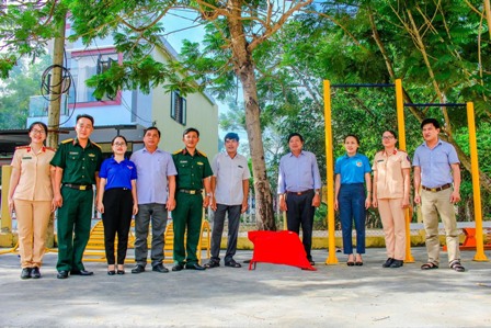 anh ban giao khu vui choi