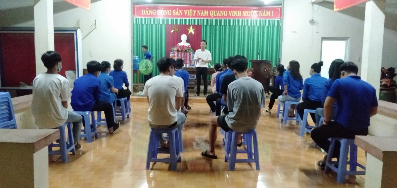 Sinh hoạt Cụm các chi đoàn tại khối phố Đồng Sim, Trường Xuân