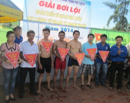 Thành Đoàn tổ chức Giải bơi lội đoàn viên thanh niên khối Cơ quan Nhà nước, lực lượng vũ trang và doanh nghiệp năm 2014